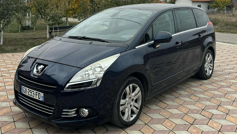 Vând. Peugeot. 5008. 1.6.112. Cp.  Benzină + gaz. 7 locuri. 2011