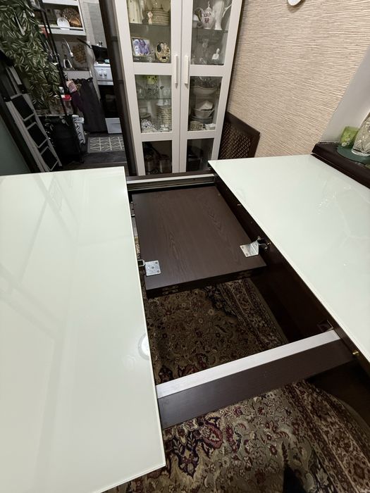 Продам стол со стеклянным покрытием