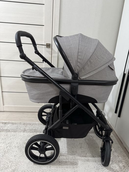 Продам коляску 2 в 1 Nuova Moon