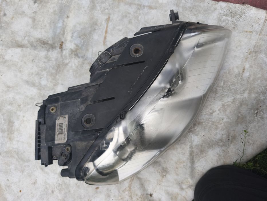 Far bixenon dreapta față Volkswagen Passat B6 2005-2010 3C0941752G