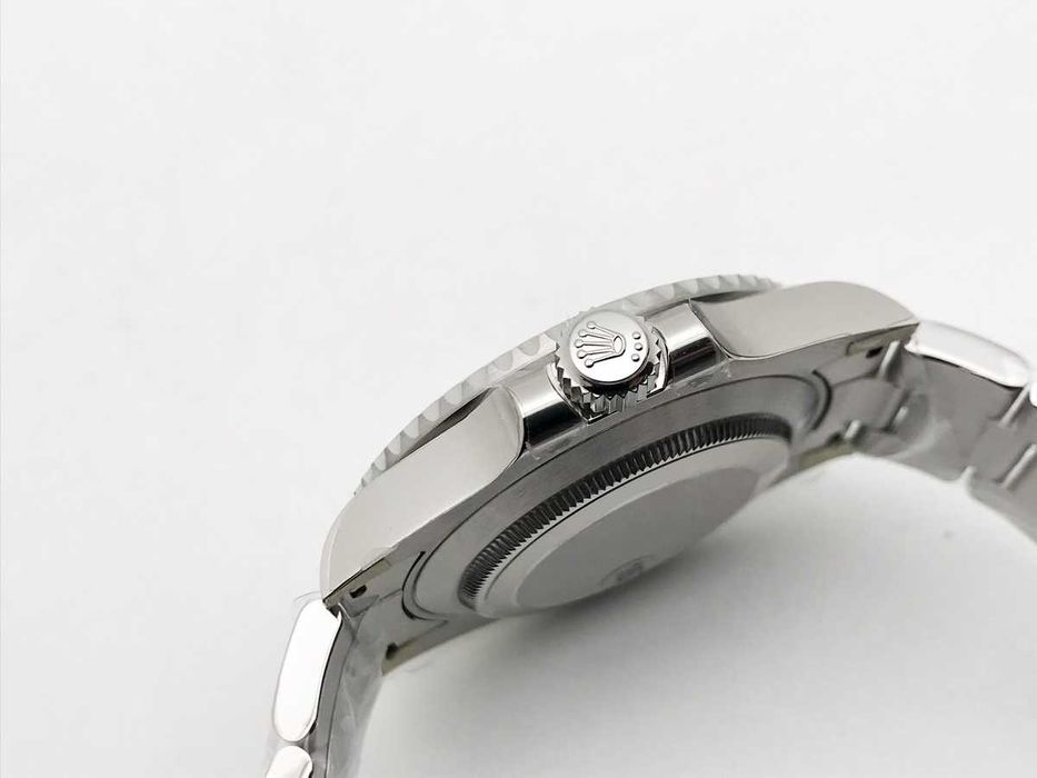 Rolex Submariner 124060LN No Date 41mm Черен циферблат / Керамичен безел — реални снимки