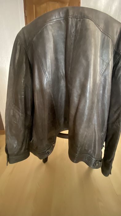 Продавам кожено яке