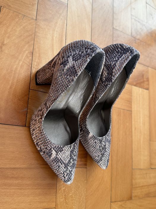 Pantofi noi de damă