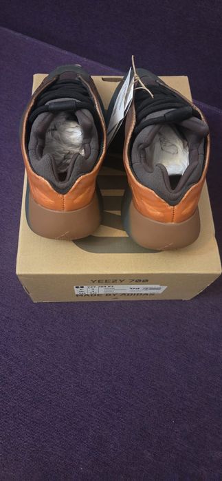Adidasi yeezy 700 originali,mar 36 2/3,noi,cu eticheta