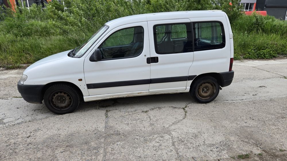 Продавам Пежо партнер - Peugeot partner - бензин