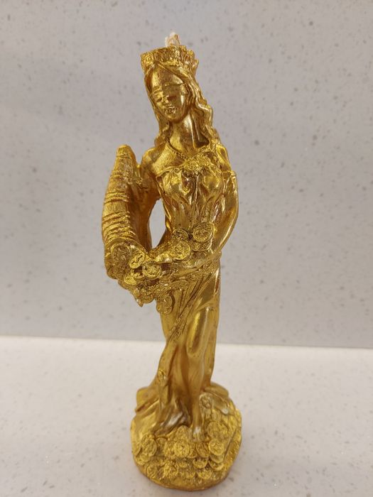 Денежные свеча продам