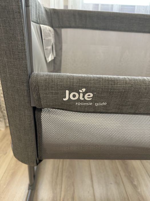 Продам кроватку Joie