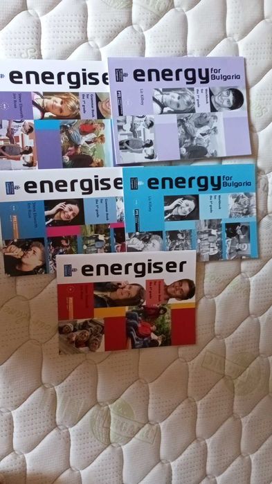 Тетрадки, Тестове и учебници по Английски език - Focus, Live beat и др