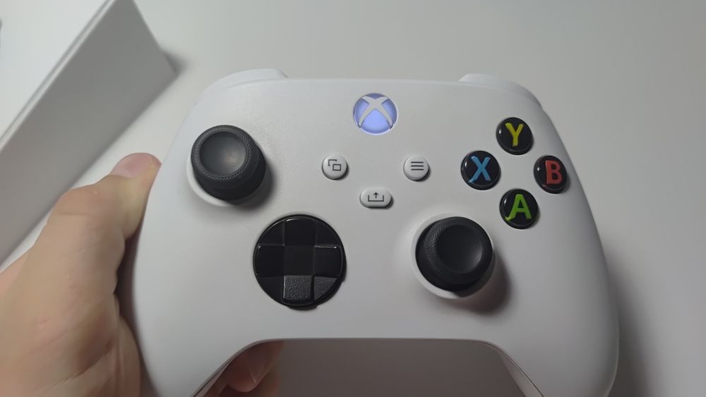 Оригинальный геймпад Xbox Wireless Controller (Robot White).