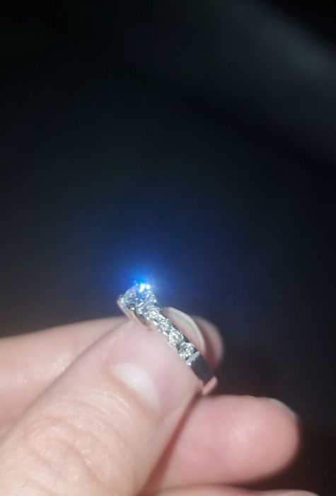 Inel Aur 18 K cu diamante naturale!!!
Aur alb 18k
Greutate: 4.12 gr.