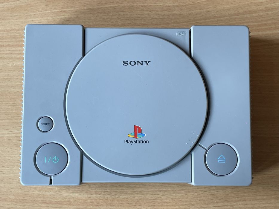Rezervat - PlayStation 1 (PS1) SCPH-7002 in stare foarte buna