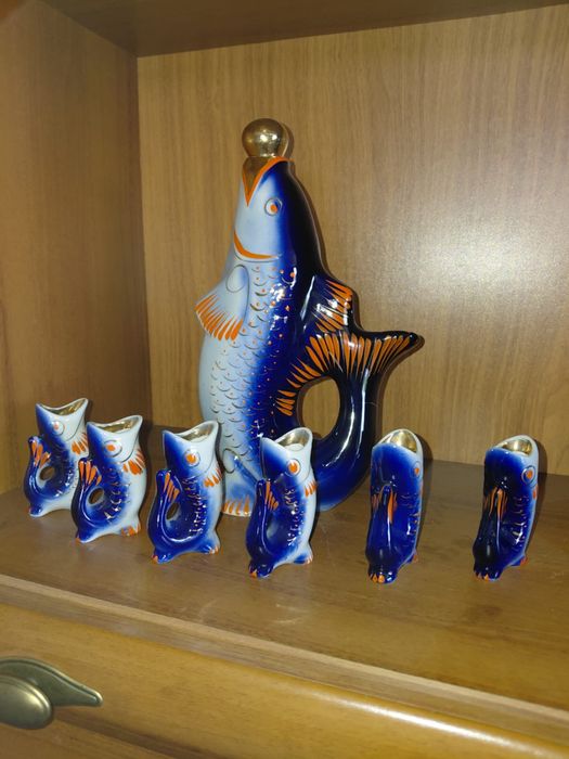 Срочно продам стенку  зеркала