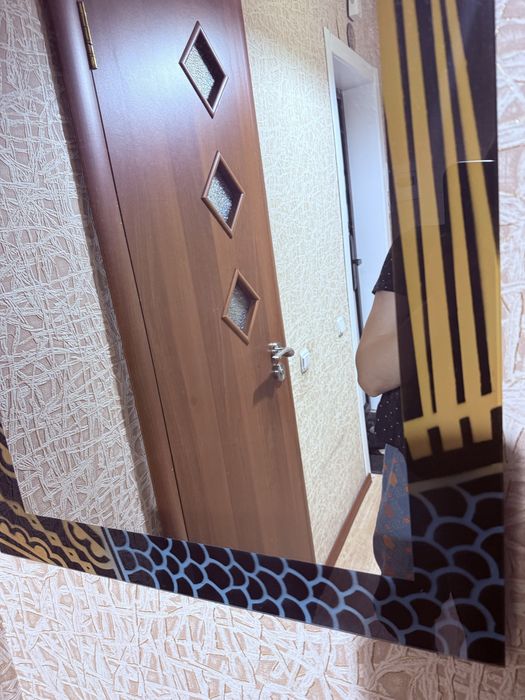 Продам зеркало настенное