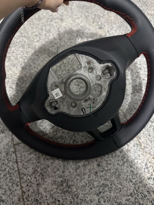 Volan piele cu comenzi, cusătură roșie — cod 628024320A