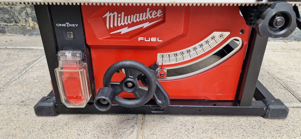Milwaukee circular pe acumulator