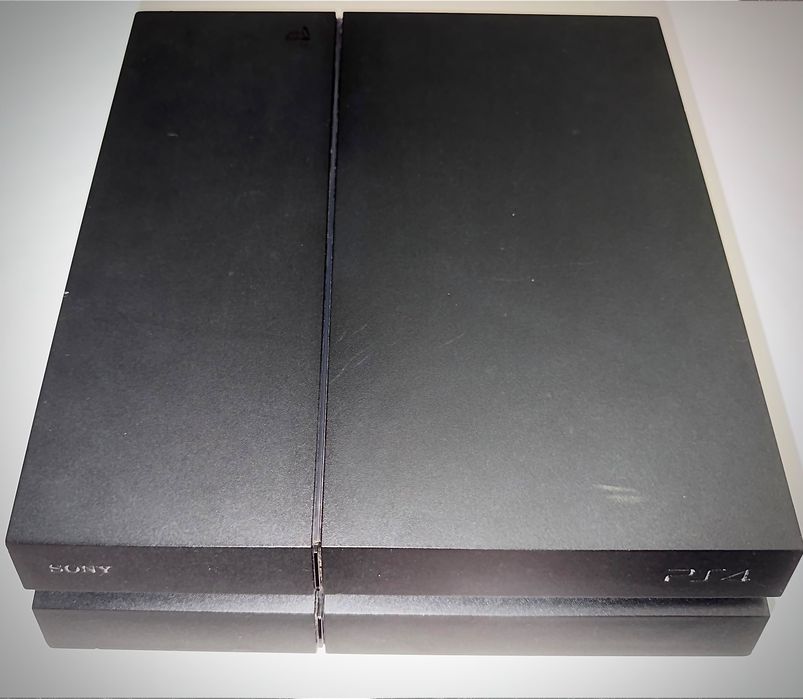 PS4 1TB + 2 manete originale + 10 jocuri in  stare foarte bună