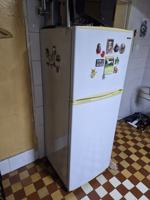 Холодильник Samsung
