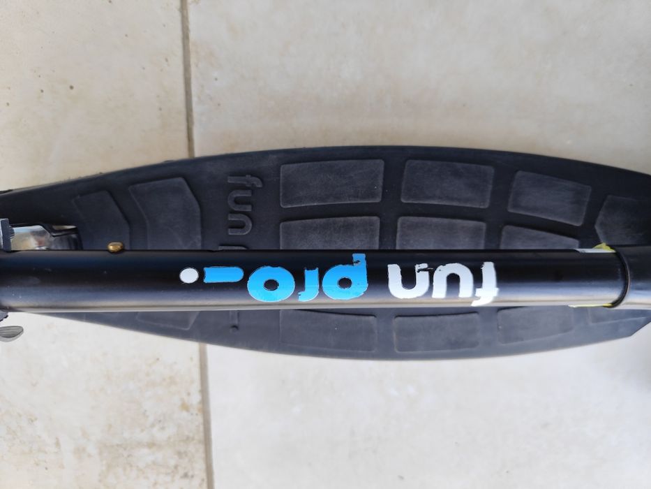 Trotineta cu lumini Fun Pro 4-6 ani