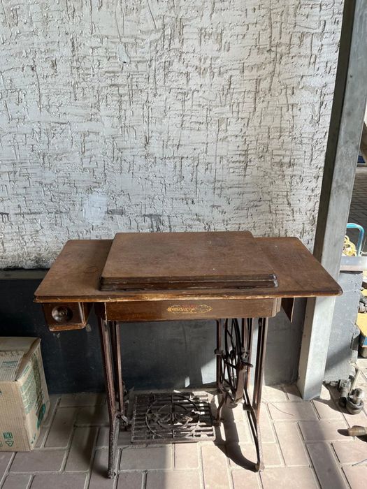 Швейная машина в хорошем качестве не дорого советский 20000 тг звоните