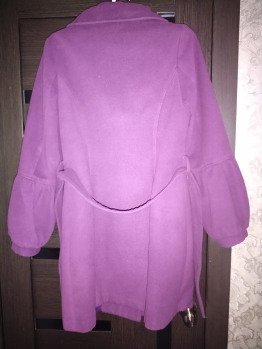 Продаю пальто на девушку .