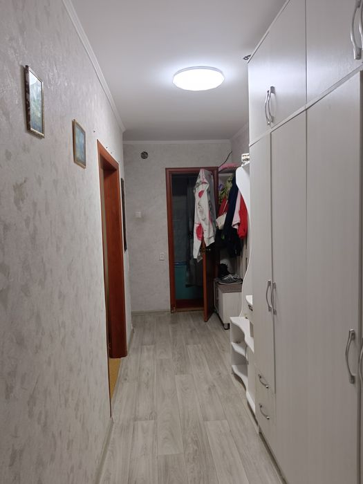 Продам 2 х комн, 5-8, 1 этаж.