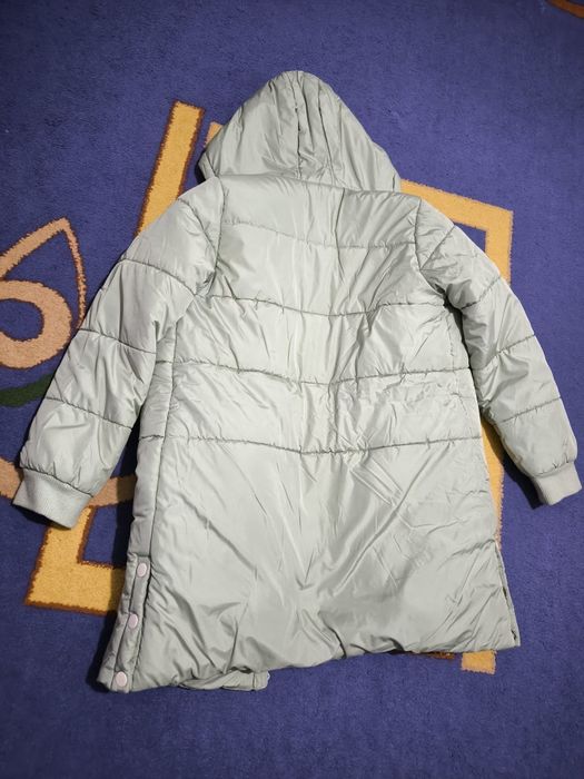 Куртку на девочку 10-12лет.