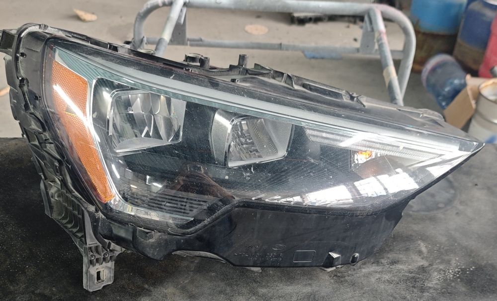 Десен фар Audi Q3