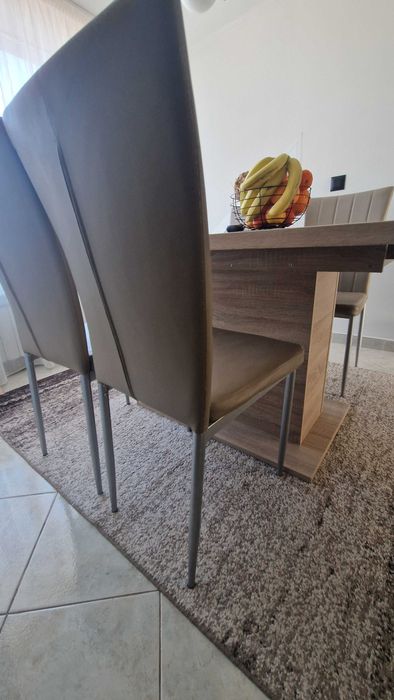 Маса дъб сонома с Четири стола, кожа беж и сребристо