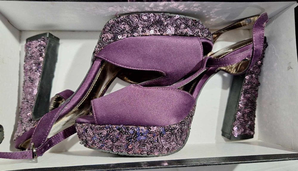 Босоножки вечерние.