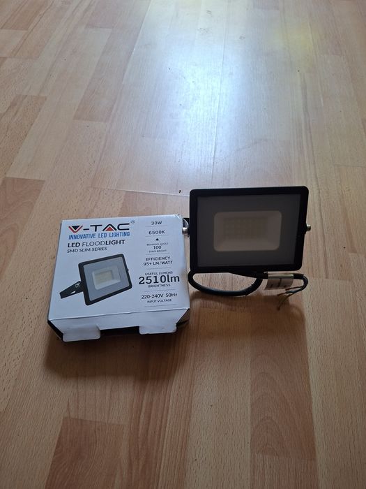 Proiector LED V-TAC Slim 30W, 2510 lumeni, lumină rece 6500K - NOU