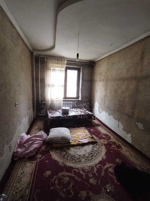 3х комнатная квартира на 1 этаже, Микрорайон (имеется свой гараж)