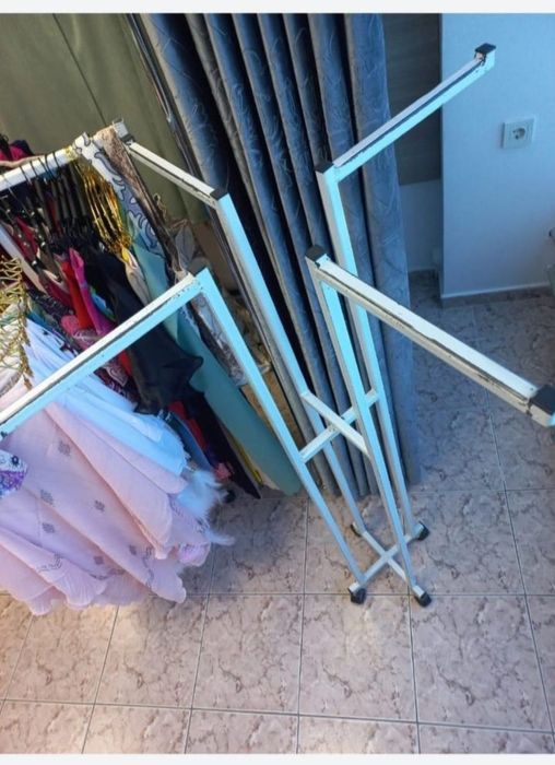 Продам вешалку и т д.