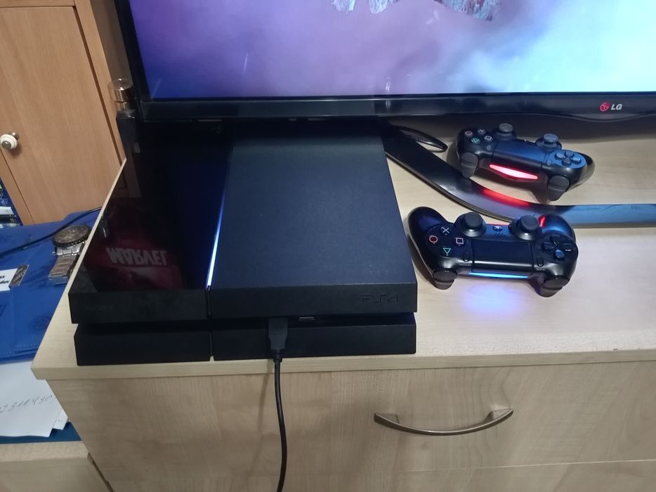 Продам Playstation 4