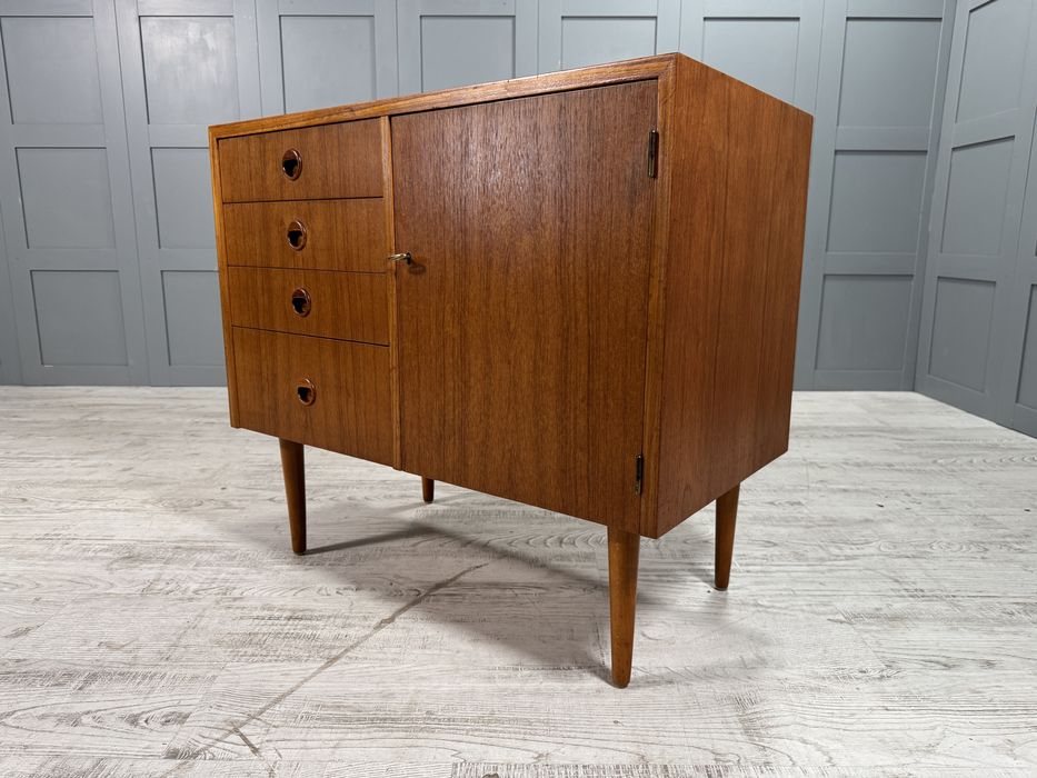 Шкаф - скрин от 60-те К093