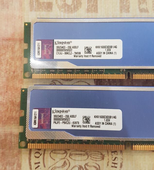Kingston 4+4GB  DDR3 1600 MHz.