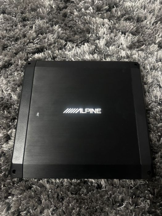 Vand set audio pentru masina - subwoofer, statie, casetofon si cabluri