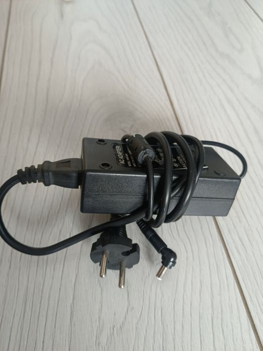 Адаптер ноутбукке