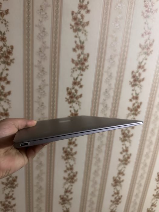 MacBook 12” Retina (Early 2016) / 8GB / Intel m5