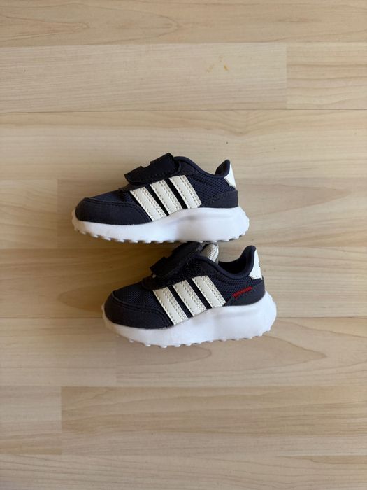 Маратонки Adidas размер 19