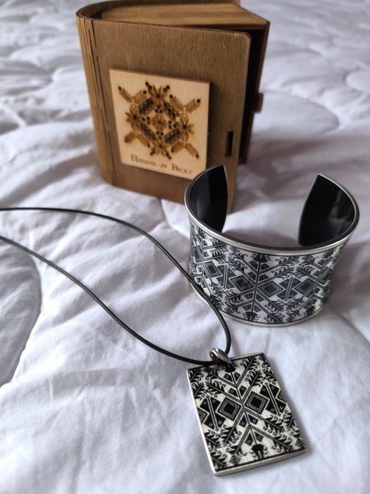 Страхотен комплект ,който обича народните мотиви