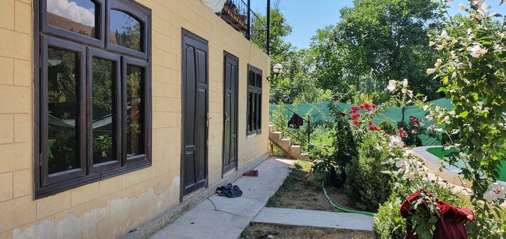 Дача учун ер сотилади.