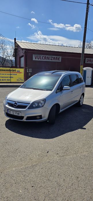 Vând Zafira 1.9 cdti