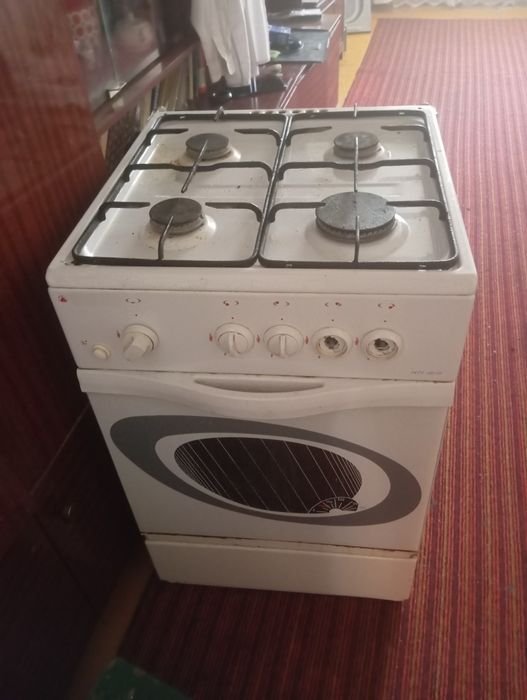 Продам газ плиту