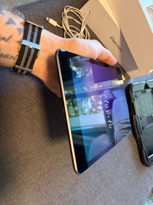 Таблет Apple iPad Mini (5-то поколение), 64 GB, в перфектно състояние