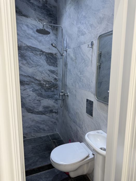 Уч кахрамонда евро уй сотилади, 2 этаж 7 хона 5 та санузел 2 та кухня.