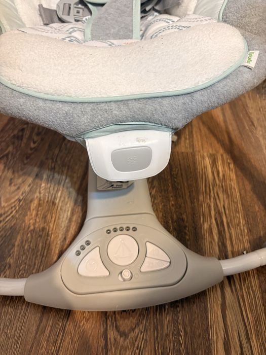 Balansoar electric pentru bebeluși