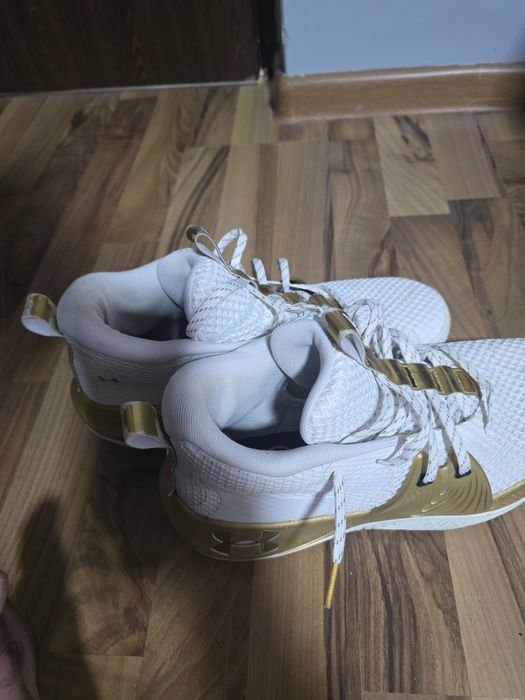 Adidasi Under Armour