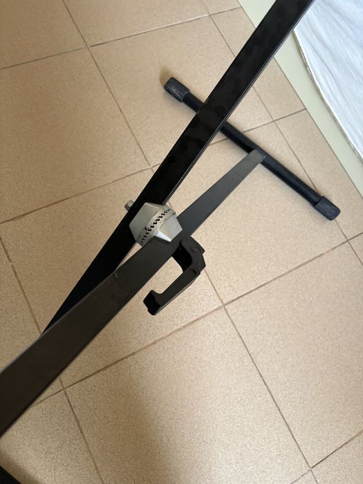 Стойка за синтезатор