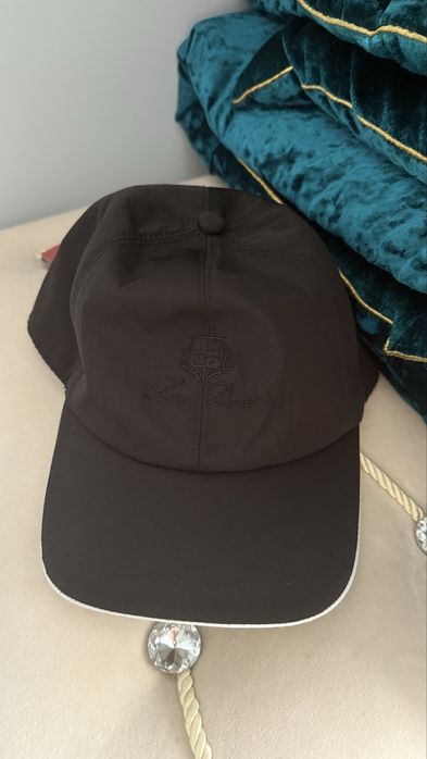 Кепка новая Lora piano