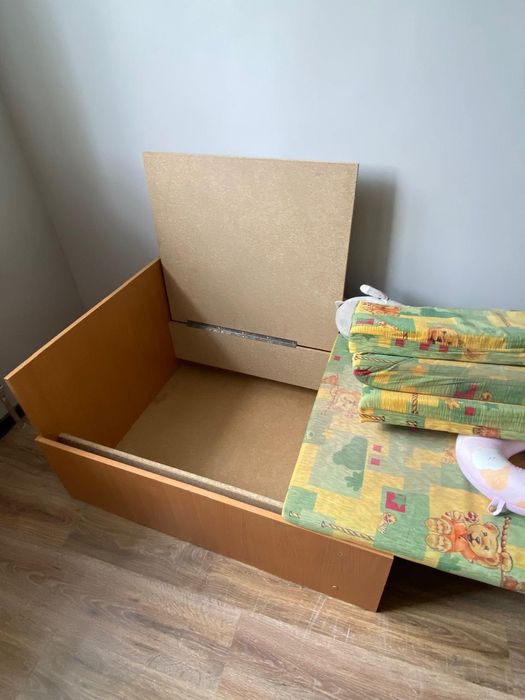 Детская мебель шкаф,парта,кроватьь